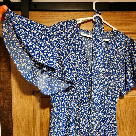 Blue and white floral Dress - Picture 3 of 3